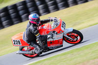 enduro-digital-images;event-digital-images;eventdigitalimages;mallory-park;mallory-park-photographs;mallory-park-trackday;mallory-park-trackday-photographs;no-limits-trackdays;peter-wileman-photography;racing-digital-images;trackday-digital-images;trackday-photos
